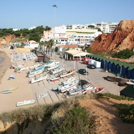 Beach-side - Beautiful Sea Views + Pool